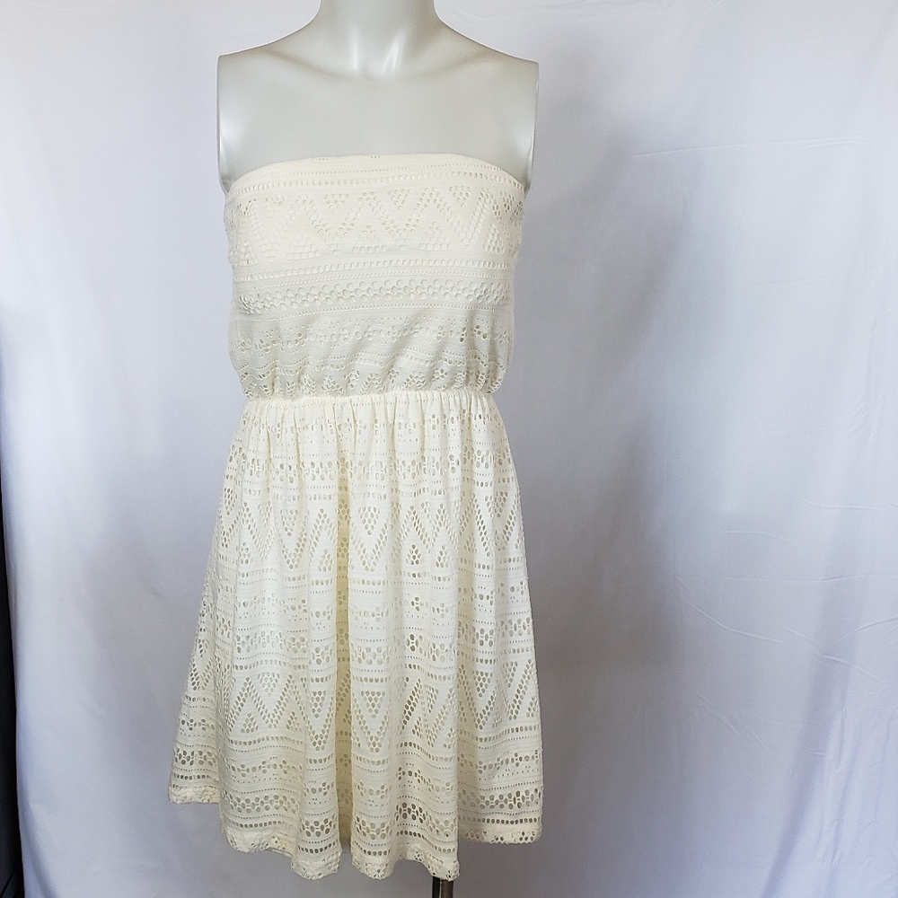 Ivory Lace Strapless dress Size L NWT‎
